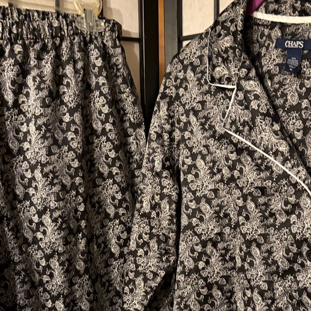 Chaps Black and White Paisley Lounge Set with Contrast Piping